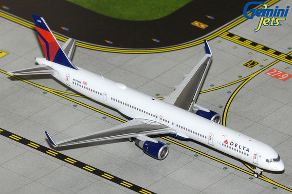 GeminiJets 1:400 Delta Air Lines Boeing 757-300W N595NW GJDAL2362