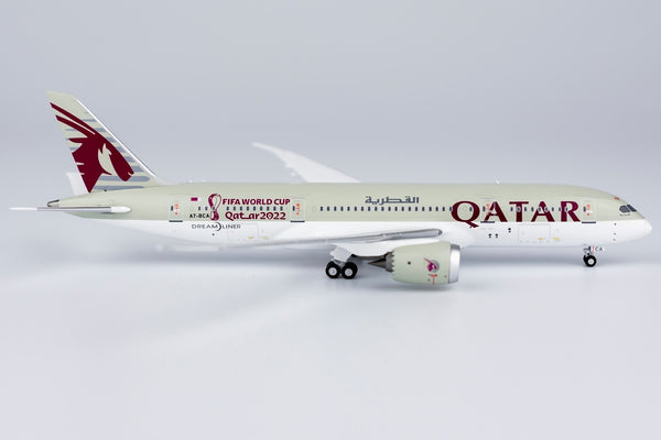 NG Models 1:400 Qatar Airways Boeing 787-8 Dreamliner A7-BCA
