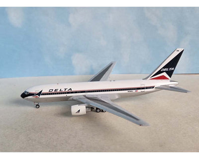 BlueBox (AeroClassics) 1:400 Delta Boeing 767-200 N108DL BBX1693