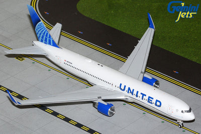 GeminiJets 1:200 United Airlines Boeing 767-300ER(W) N670UA G2UAL1257