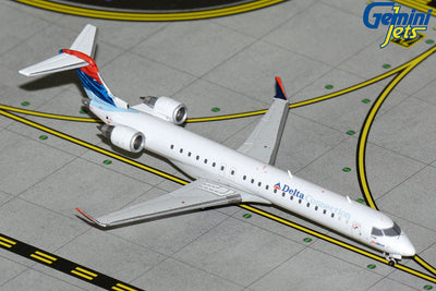 GeminiJets 1:400 Delta Connection Bombardier CRJ900ER N806SK (SkyWest Airlines, Colors in Motion/wavy livery) GJDAL2253