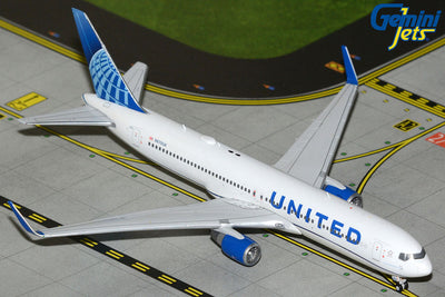 GeminiJets 1:400 United Airlines Boeing 767-300ER N670UA GJUAL2227