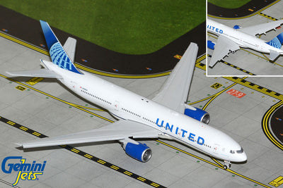 GeminiJets 1:400 United Airlines Boeing 777-200ER N798UA (flaps down) GJUAL2230F
