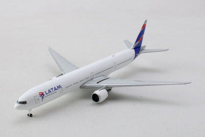 Herpa 1:500 LATAM Boeing 777-300ER PT-MUF HE537346