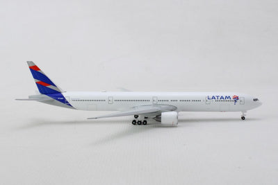 Herpa 1:500 LATAM Boeing 777-300ER PT-MUF HE537346
