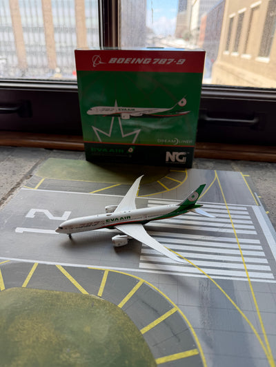 NG Models 1:400 EVA Air Boeing 787-9 Dreamliner B-17881 55008