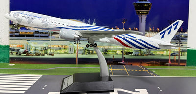 Inflight200 1:200 House Boeing 777-300ER N5017V "World Tour" N5017V KJ-B77W-162 PRE-ORDER