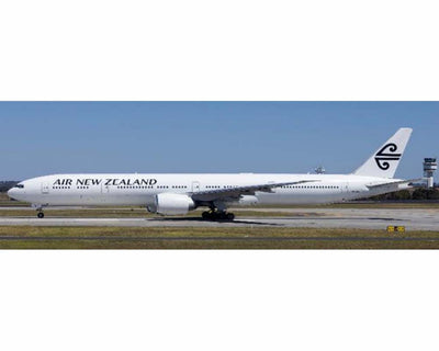 JC Wings 1:400 Air New Zealand Boeing 777-300ER "All White" "Flaps Down" ZK-OKU XX40646A