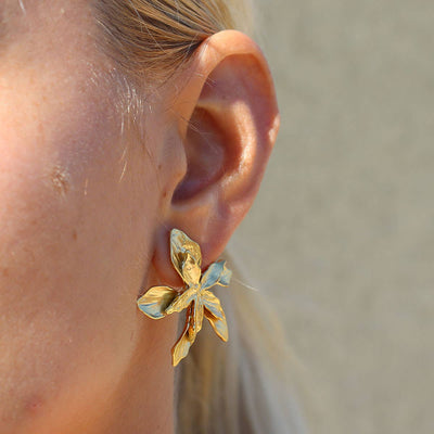 Large flower stud