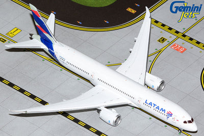 GeminiJets 1:400 LATAM Airlines Boeing 787-9 CC-BGM GJLAN2079