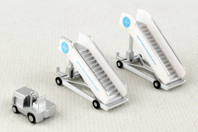 Herpa 1:200 Pan Am Passenger Stairs (2x) with Tractor (Globe Logo) HE571890